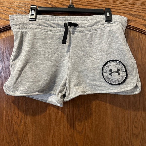 Under Armour Women's Gray Athleisure Activewear Logo Patch Shorts - Picture 1 of 4